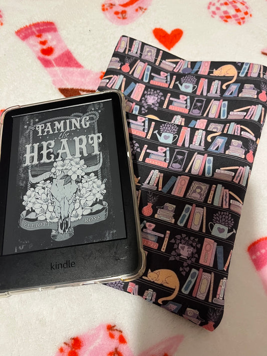 Bookshelf kindle sleeve