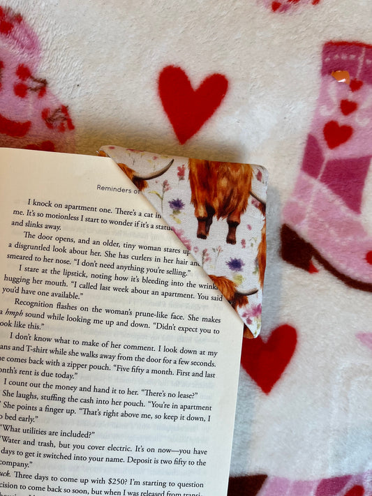 Highland cow corner bookmark